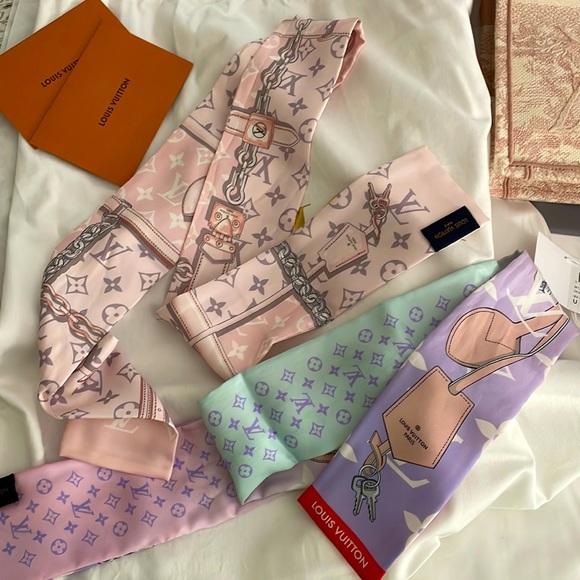 Louis Vuitton Bandeau Scarf - Confidential (Light Pink scarf only) - Picture 3 of 6